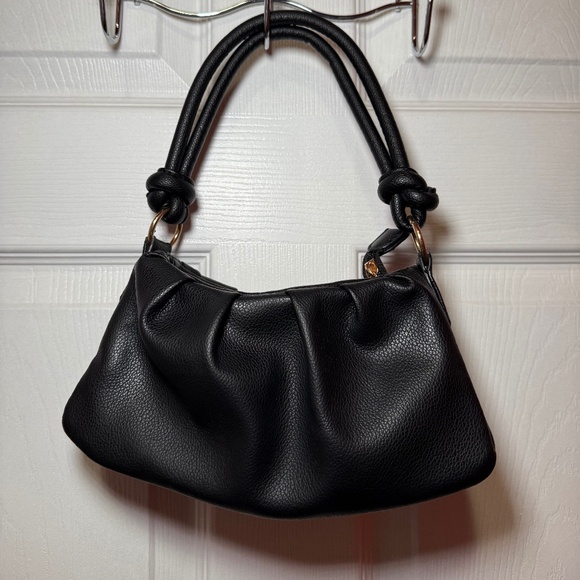 Small tuffed black purse - Picture 1 of 3